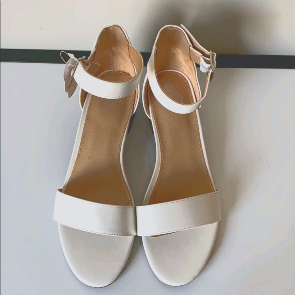 Wonder Nation white ankle strap Sandals Size 5